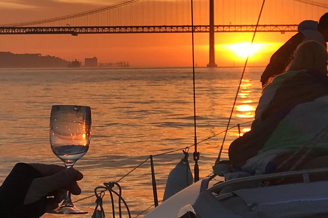 2 Hour Lisbon Sunset and Wine Sailing Tour - Key points to know before you book