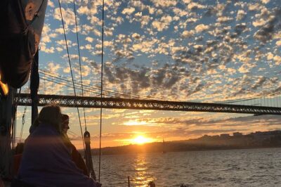 2 Hour Lisbon Sunset and Wine Sailing Tour