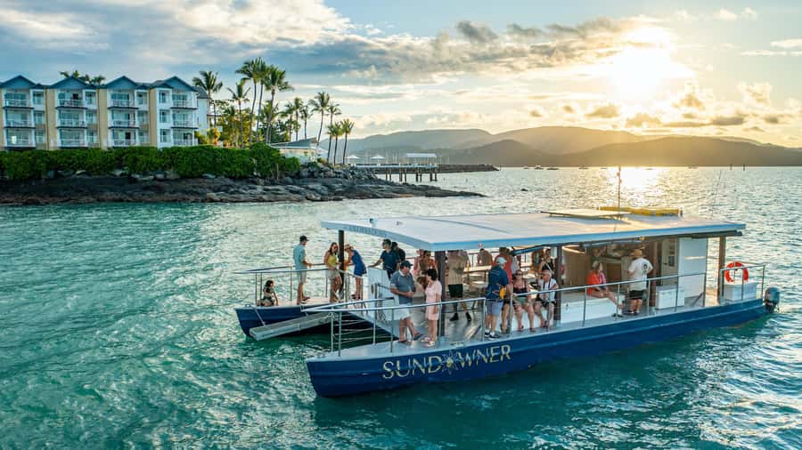 Airlie Beach: 2-Hour Sunset Cruise with Sparkling Wine - A relaxed way to see Airlie Beach from the bay