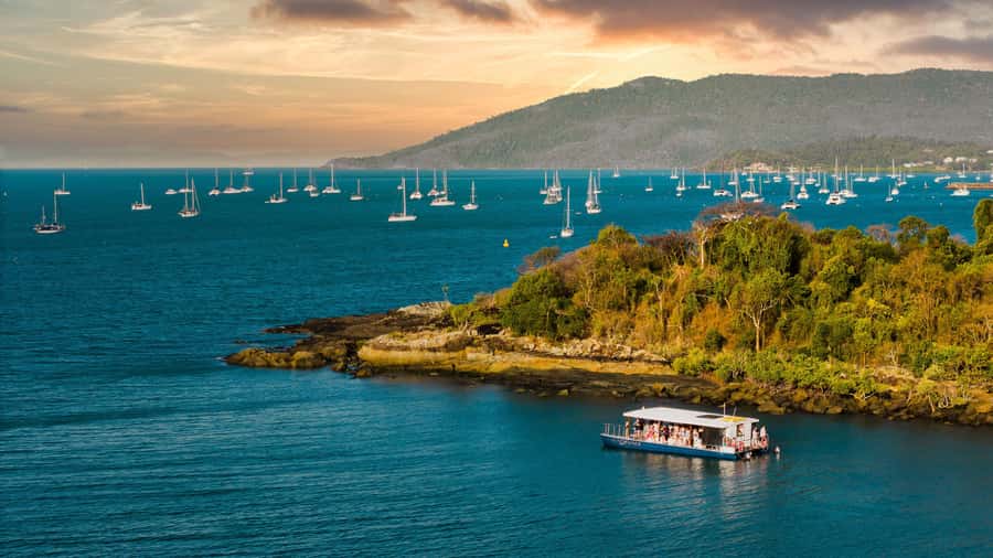 Airlie Beach: 2-Hour Sunset Cruise with Sparkling Wine - The first hour: Pioneer Bay and Airlie’s waterfront