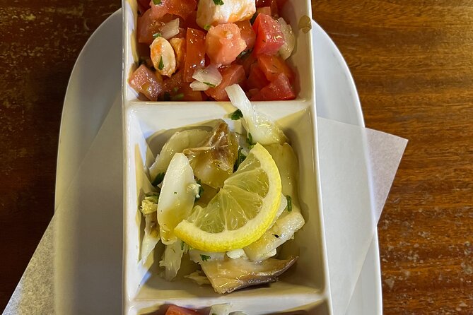 Albufeira Food Experience: Land & Sea Tapas w/ Wines - How the guides affect the experience