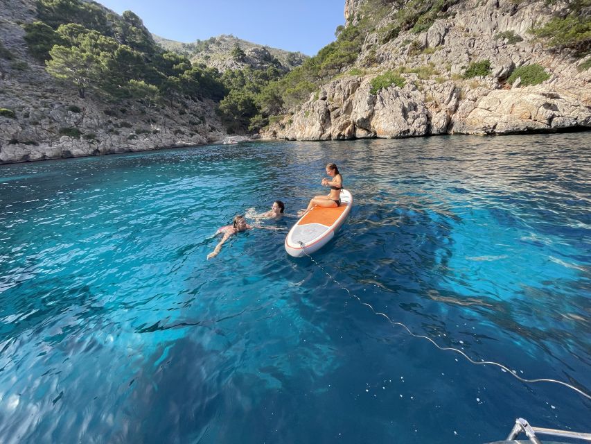 Alcudia: Sailing Yacht Excursion with Wine & Tapas - Setting sail from Alcudia toward Formentor