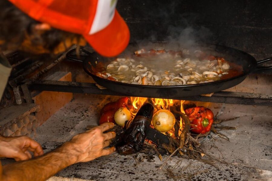 Alicante: Food Walking Tour with Wine Tasting and Tapas - Casa Carbonell starts the tasting with white wine and tapas