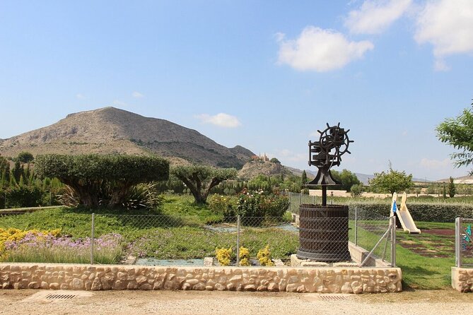 Alicante: Old Winery with Tastings & Gaudí's style of Church - Tasting white, rosé, and red wine