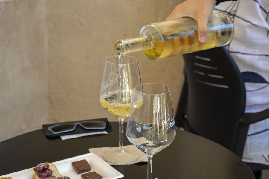 Alicante: Santa Bárbara Castle Wine Tasting & Tapas - Finding the meeting point without losing time