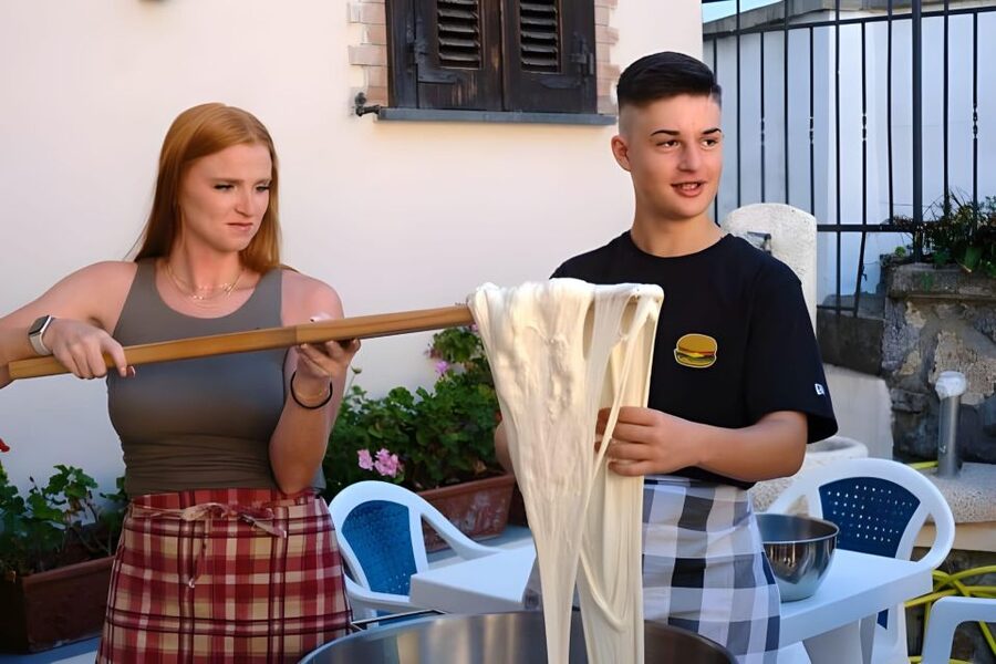 Amalfi: Make Fresh Pasta, Mozzarella, & Tiramisù with Wine - Learning how mozzarella comes together