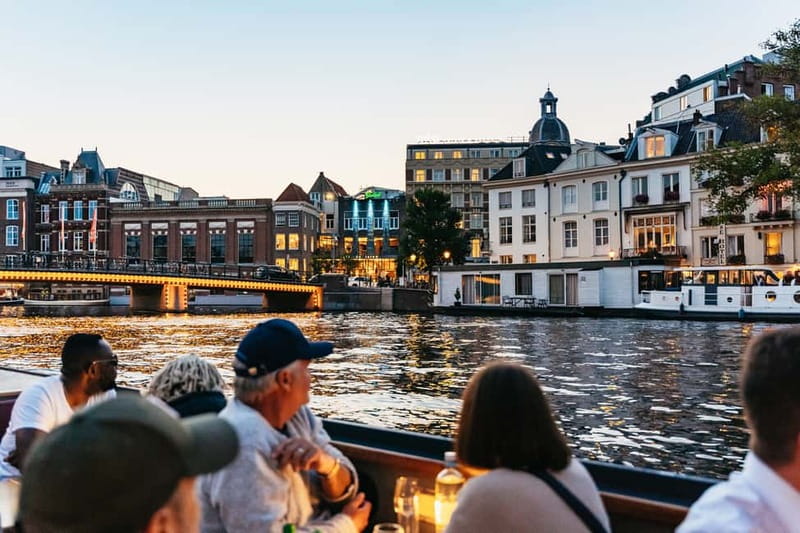 Amsterdam: Cozy Cheese & Wine Cruise Tasting Experience - Who should book this cruise?
