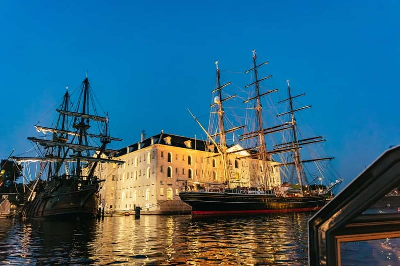 Amsterdam: Cozy Cheese & Wine Cruise Tasting Experience - Under the Magere Brug