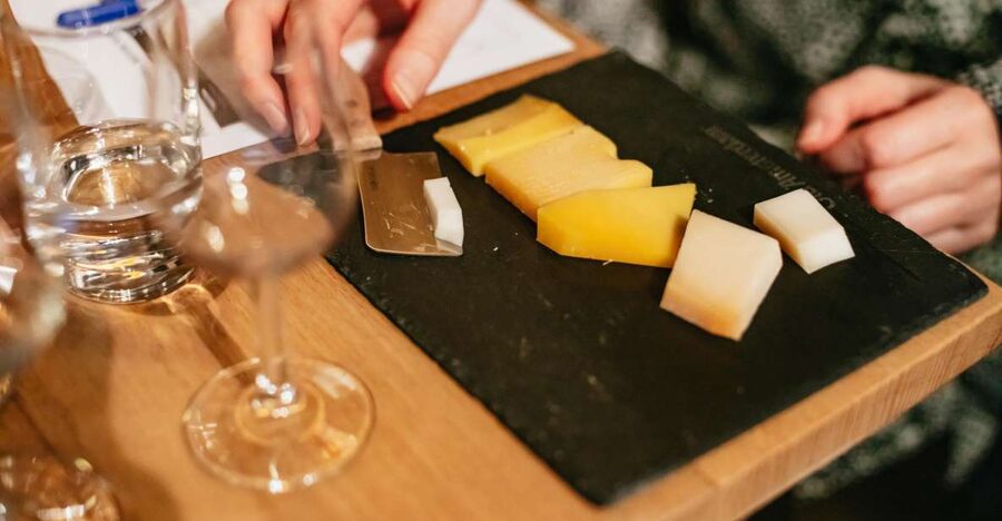 Amsterdam: Dutch Cheese Tasting Experience with Wine - Key points to know before booking