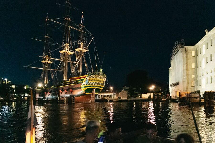 Amsterdam: Evening Cruise with Optional Wine and Snacks - Herenmarkt and Haarlemmersluis