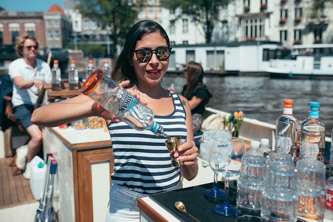 Amsterdam: Luxury Boat Cruise Unlimited Cocktails, Beers & Wines - Live commentary without a long lecture