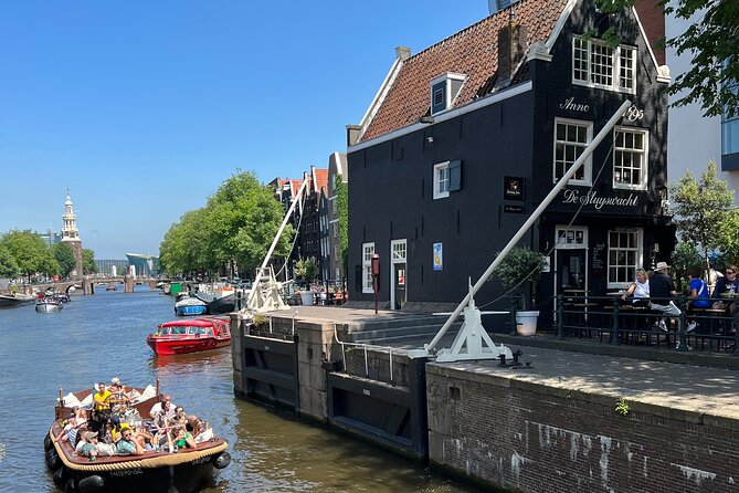 Amsterdam Luxury Boutique Boat tour with Unlimited Beer and Wine - Guide style and the small-group atmosphere