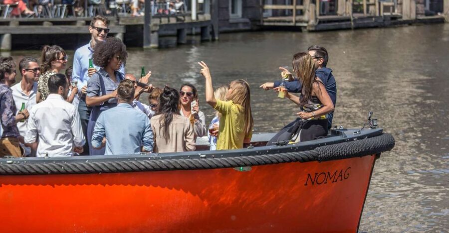 Amsterdam: Private Prosecco Canal Cruise Tour - Finding the boat at Oosterdokskade 8