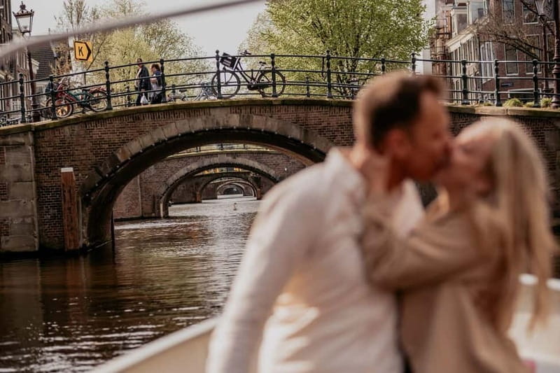 Amsterdam: Private Romantic Canal Cruise w. Prosecco/Snacks - Why this private Amsterdam cruise feels different