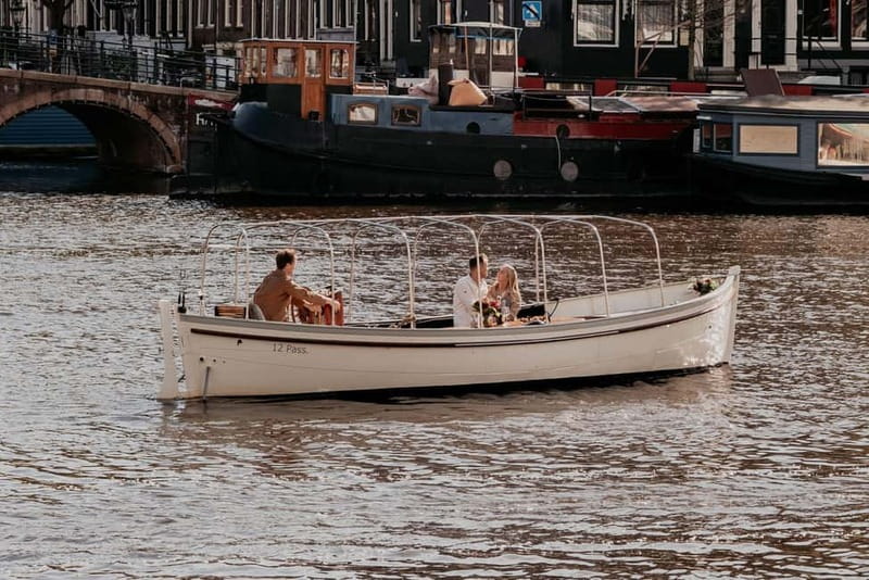 Amsterdam: Private Romantic Canal Cruise w. Prosecco/Snacks - The Amstel and Staalmeestersbrug are best near sunset