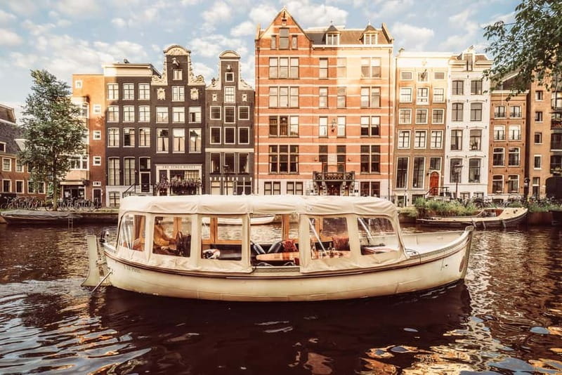 Amsterdam: Private Romantic Canal Cruise w. Prosecco/Snacks - The stories make the scenery feel personal