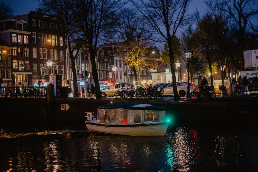 Amsterdam: Private Romantic Evening Boat Tour with Prosecco - Practical tips for a smooth evening