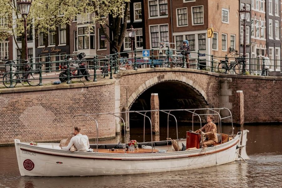 Amsterdam: Private Romantic Evening Boat Tour with Prosecco - Herengracht and the return to Keizersgracht