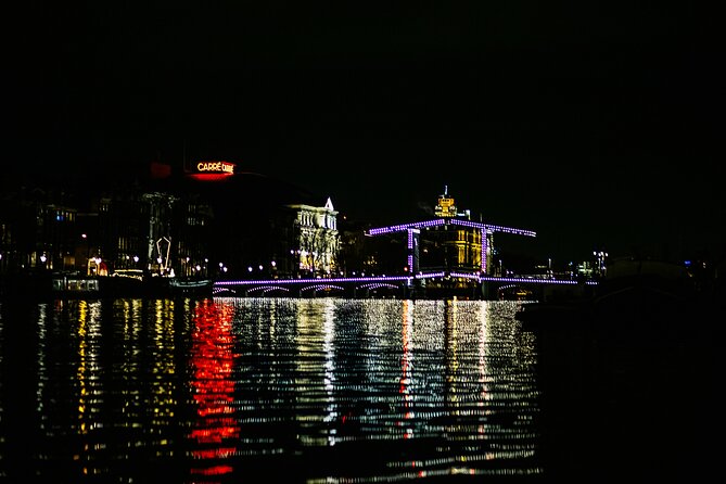 Amsterdam Small-Group Evening Canal Cruise Including Wine, Craft Beer, Cheese - Small groups, captains, and the social mood