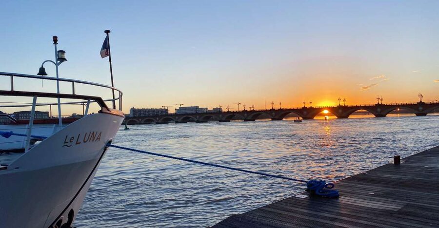 Aperitive guided cruise « Wine and Canelé » - Seeing Bordeaux from the Garonne