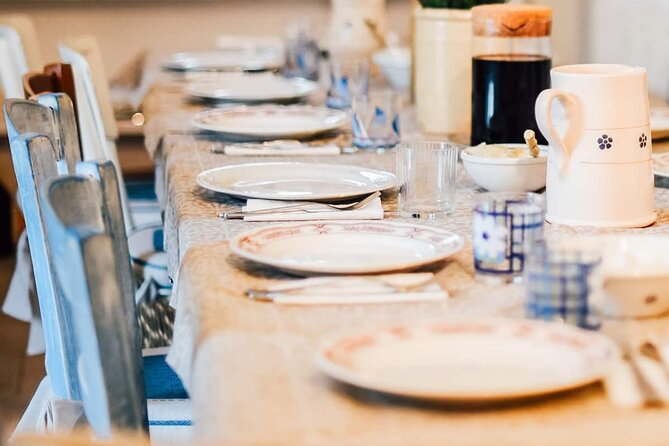 Apulian Cooking Class with Aperitif and Wine in Polignano a Mare - A small group makes the teaching personal