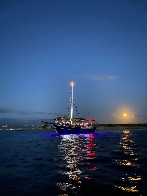 Argostoli: Sunset Cruise with Swim Stops, Dinner, and Wine - Practical details for a smoother evening