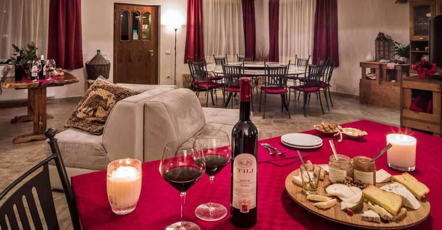 Assisi: Organic Wine and Cheese Tasting - A quiet wine stop outside Assisi