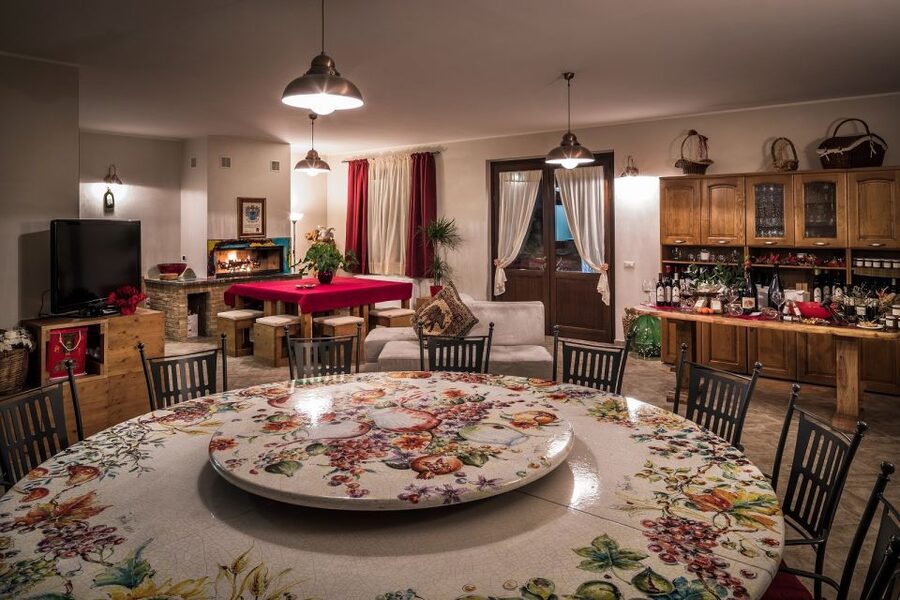Assisi: Organic Winery Tour with Tastings & Typical Food - Who should book this experience?