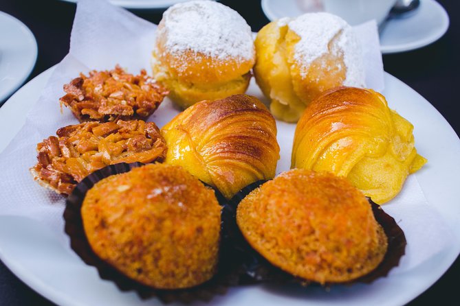Authentic Food and Wine Tour in Porto by Food Lover Tour - Petiscos, sandwiches, and the savory heart of Porto