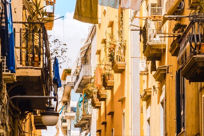 Authentic Naples Food Tour with 8+ Tastings of Pizza, Wine & More - Pizza and local food on Via dei Tribunali