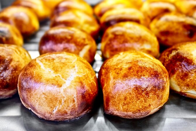 Authentic Naples Food Tour with 8+ Tastings of Pizza, Wine & More - Spaccanapoli and two more tastings