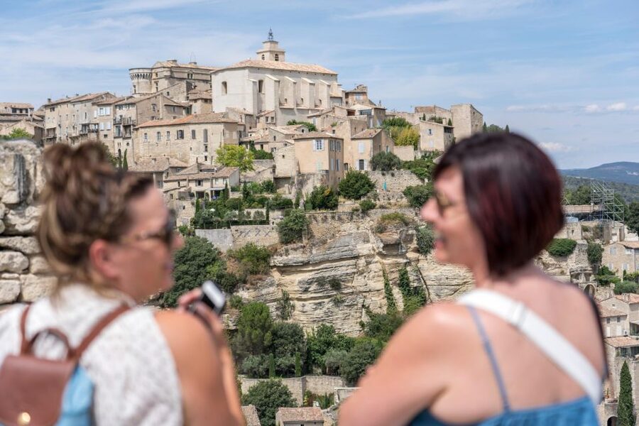Avignon: Full-Day Châteauneuf du Pape Wines & Luberon Tour - Lacoste and the castle of the Marquis de Sade