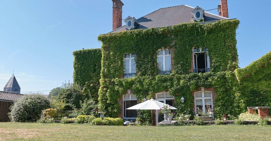 Aÿ-Champagne: Champagne House Tour and Tasting Class - The Tasting Class Turns Into a Lesson