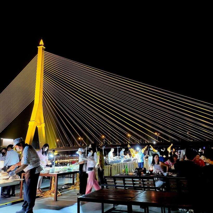 Bangkok: Luxury White Dinner Cruise Free Flow Beer and Wine - Quick points before you book
