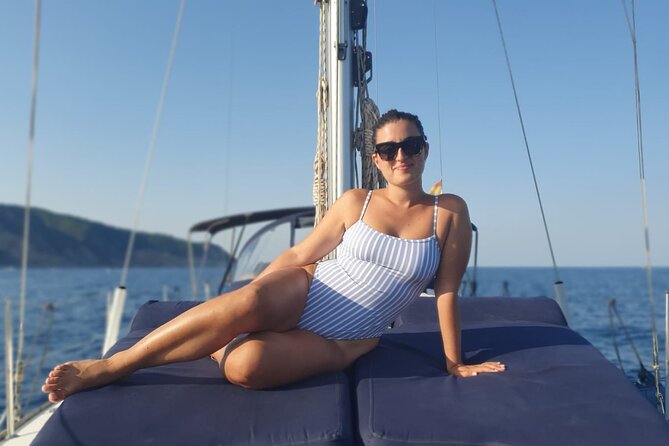 Barcelona 2-hour Private Boat Tour with Cava and snacks - Who gets the best value from this private cruise