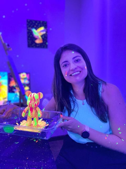 Barcelona: Bear-brick Fluorescent Painting | Wine and Art - Wine changes the pace of the 75-minute session