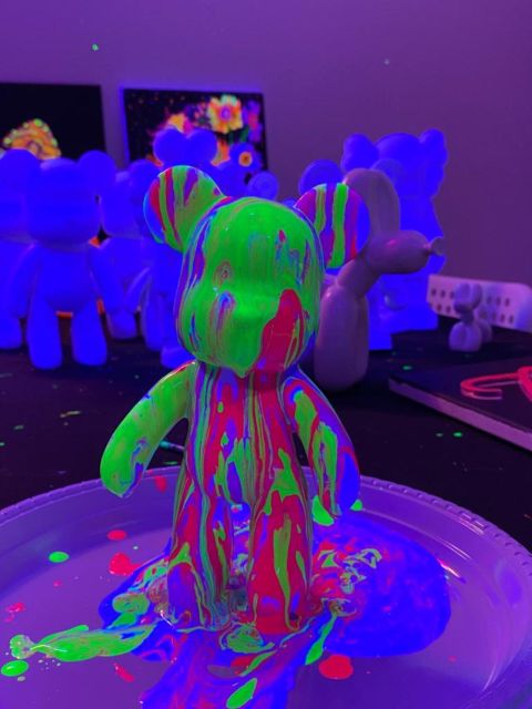Barcelona: Bear-brick Fluorescent Painting | Wine and Art - What the workshop flow is likely to feel like