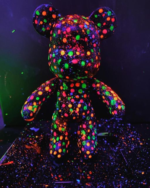 Barcelona: Bear-brick Fluorescent Painting | Wine and Art - Is $47 good value?