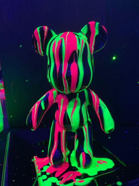 Barcelona: Bear-brick Fluorescent Painting | Wine and Art - Access, language, and practical planning