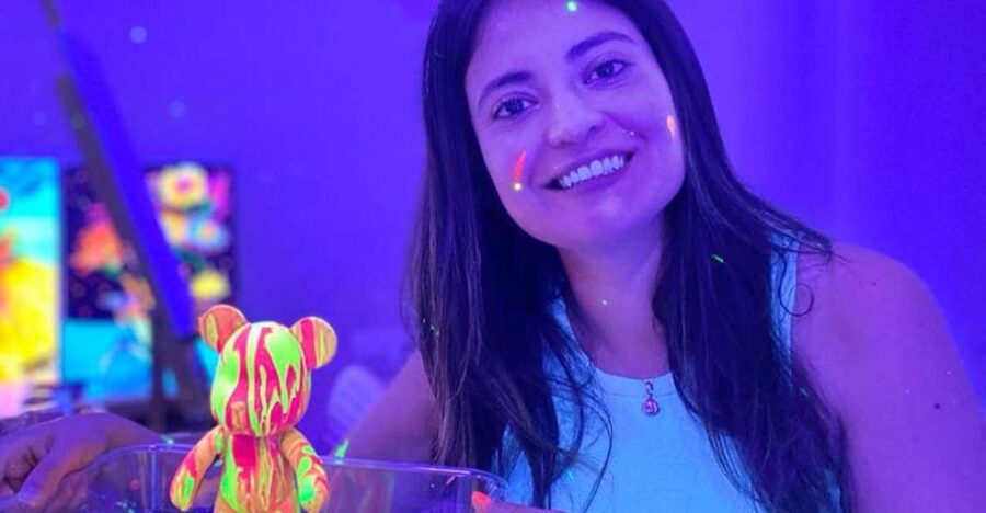 Barcelona: Bear-brick Fluorescent Painting | Wine and Art - Fluorescent colors give the activity its character