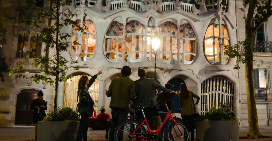 Barcelona Bike Tour by Night with Cava - A tapas pause in Sant Antoni
