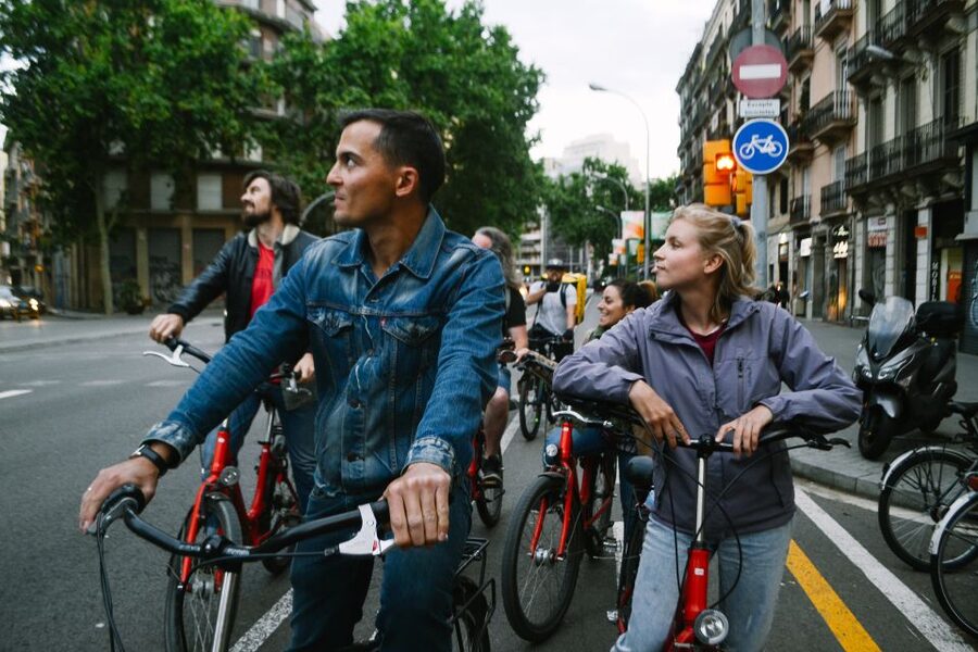 Barcelona Bike Tour by Night with Cava - Group size and riding conditions