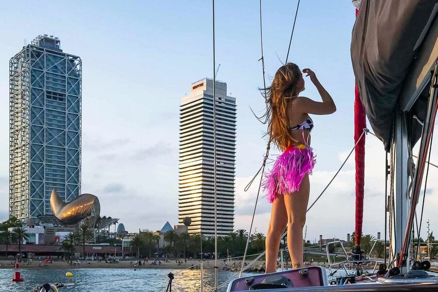 Barcelona: Coastline Boat Trip with Snacks and Cava - Practical details that make the day easier