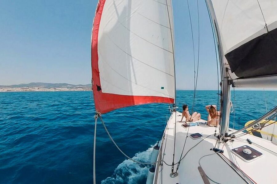 Barcelona: Coastline Boat Trip with Snacks and Cava - Who will enjoy this boat trip most