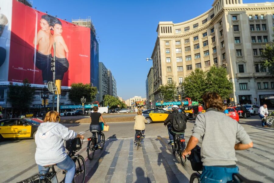Barcelona eBike Tour with Wine and Tapas Experience - Back through the Old City