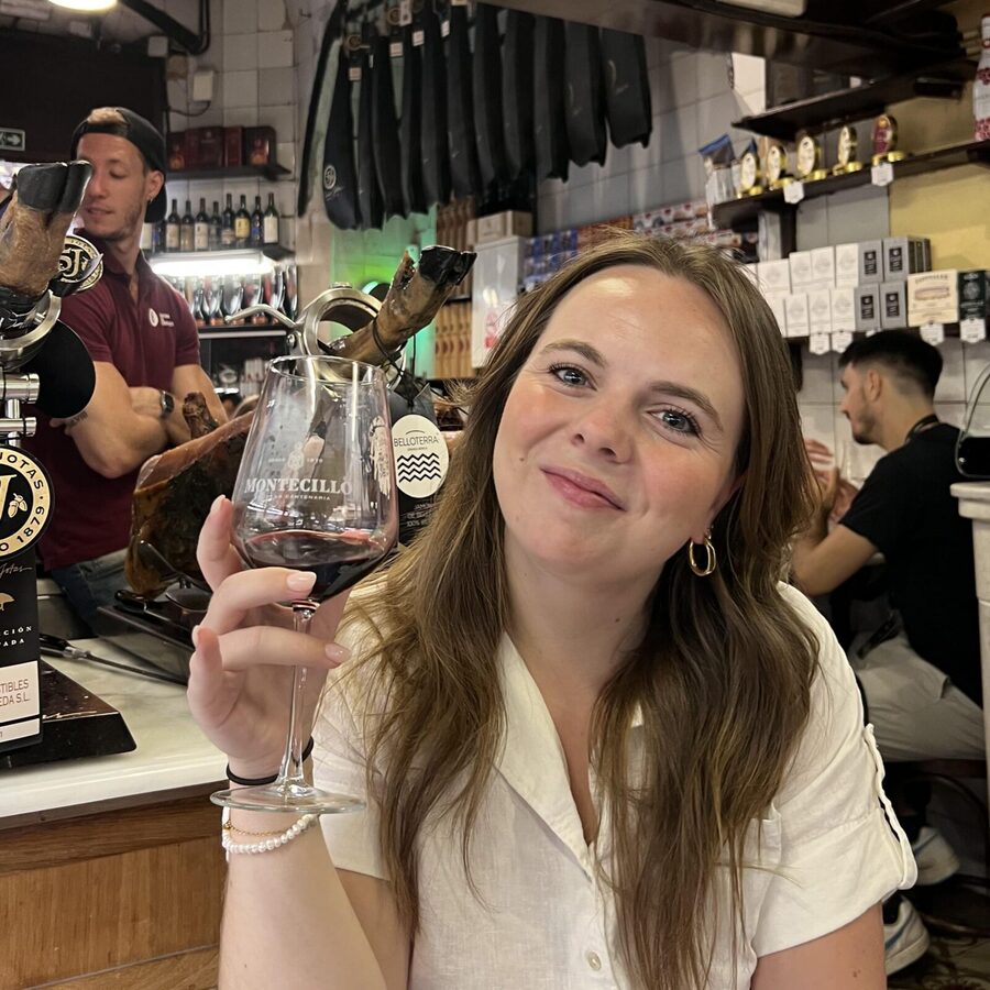 Barcelona: El Born and Gothic Quarter Wine & Tapas Bar Tour - Key points at a glance