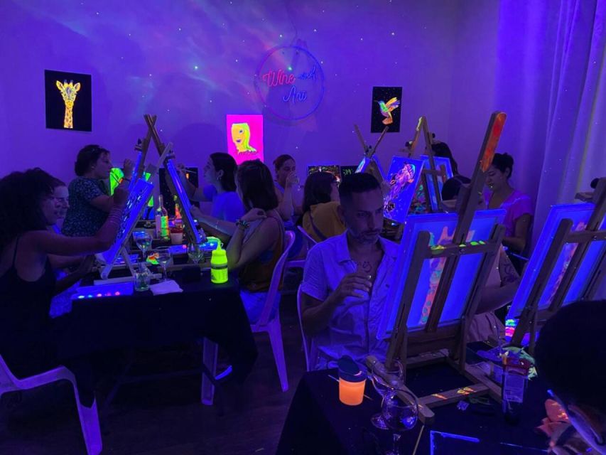 Barcelona: Fluorescent Paint and Wine Workshop - What the Barcelona fluorescent paint workshop is really like
