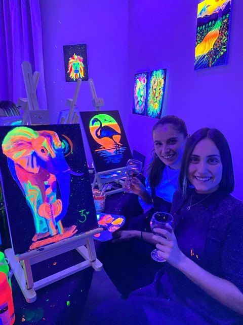 Barcelona: Fluorescent Paint and Wine Workshop - The instructors make the difference
