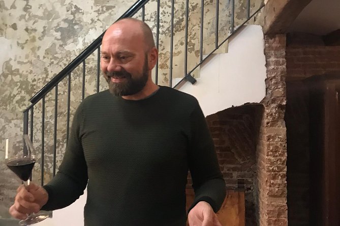 Barcelona Fun Wine Tasting with a Sommelier - Four wines, with room for different skill levels