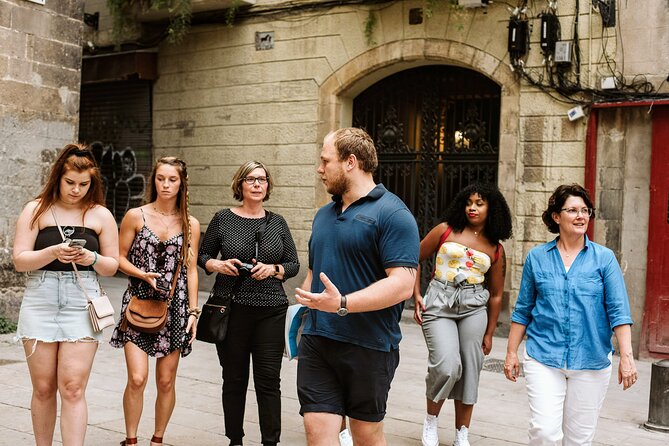 Barcelona Gothic Quarter Tapas & Taverns Food & Wine Tour - Bar La Plata and the appeal of simple tapas